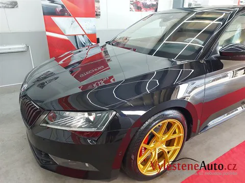 Škoda Superb - Vícekroková renovace a keramická ochrana laku