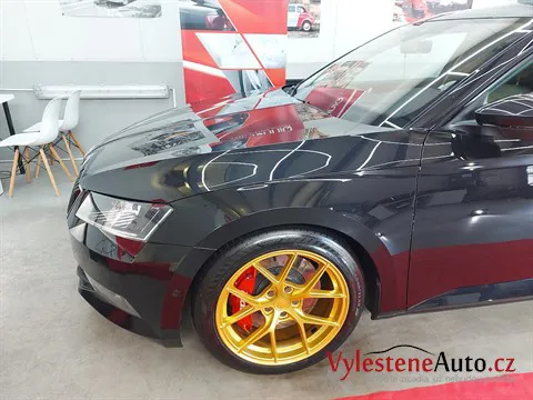 Škoda Superb - Vícekroková renovace a keramická ochrana laku
