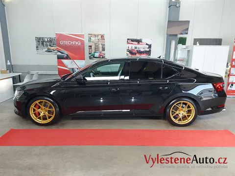 Škoda Superb - Vícekroková renovace a keramická ochrana laku