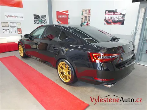 Škoda Superb - Vícekroková renovace a keramická ochrana laku