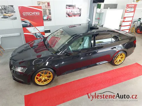 Škoda Superb - Vícekroková renovace a keramická ochrana laku