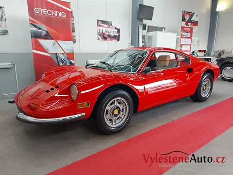 Ferrari Dino GT 1972 - Vícekroková renovace laku