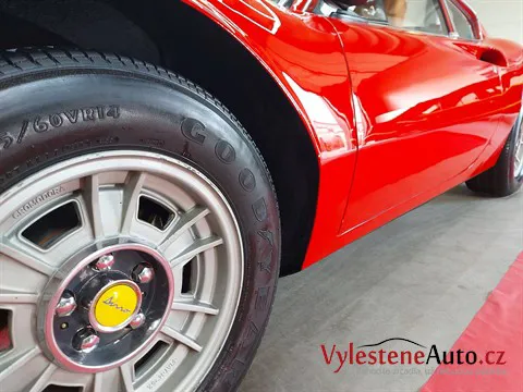 Ferrari Dino GT 1972 - Vícekroková renovace laku