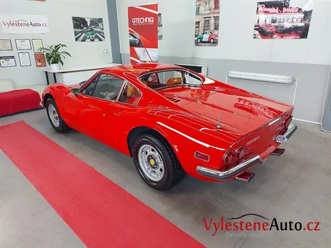 Ferrari Dino GT 1972 - Vícekroková renovace laku