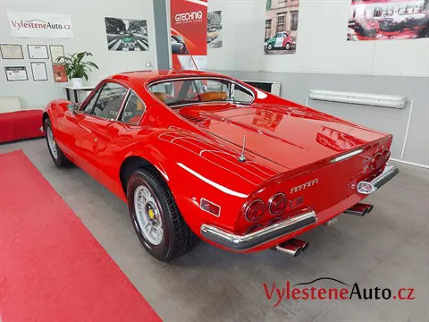 Ferrari Dino GT 1972 - Vícekroková renovace laku