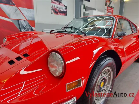 Ferrari Dino GT 1972 - Vícekroková renovace laku