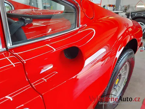 Ferrari Dino GT 1972 - Vícekroková renovace laku