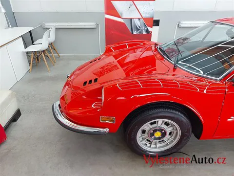 Ferrari Dino GT 1972 - Vícekroková renovace laku