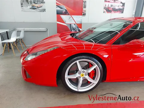 Ferrari 458 Italia - Vícekroková renovace laku