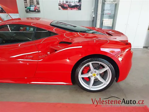 Ferrari 458 Italia - Vícekroková renovace laku