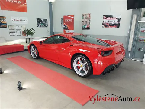 Ferrari 458 Italia - Vícekroková renovace laku