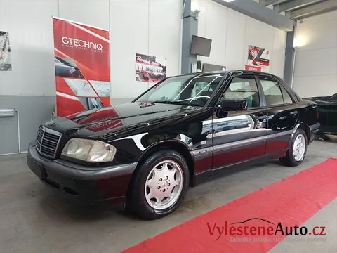 Mercedes C 200 - Vícekrokové leštění a ochrana laku