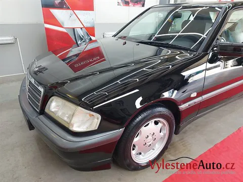 Mercedes C 200 - Vícekrokové leštění a ochrana laku