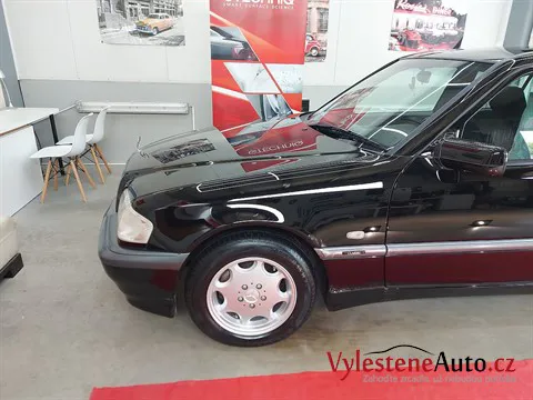 Mercedes C 200 - Vícekrokové leštění a ochrana laku