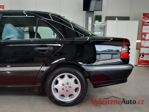 Mercedes C 200 - Vícekrokové leštění a ochrana laku