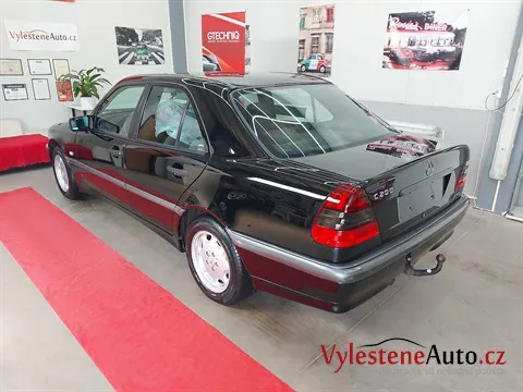 Mercedes C 200 - Vícekrokové leštění a ochrana laku