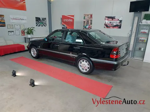 Mercedes C 200 - Vícekrokové leštění a ochrana laku