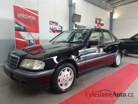 Mercedes C 200 - Vícekrokové leštění a ochrana laku