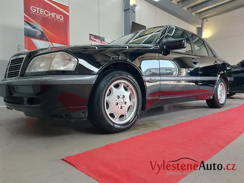 Mercedes C 200 - Vícekrokové leštění a ochrana laku