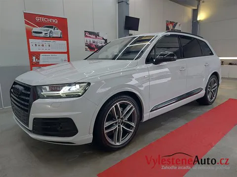 Audi Q7 - Vícekroková renovace a ochrana laku