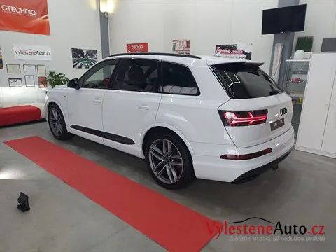 Audi Q7 - Vícekroková renovace a ochrana laku