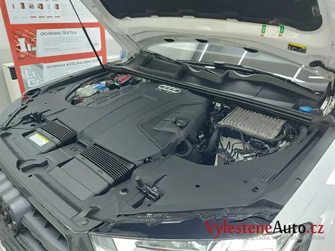 Audi Q7 - Vícekroková renovace a ochrana laku