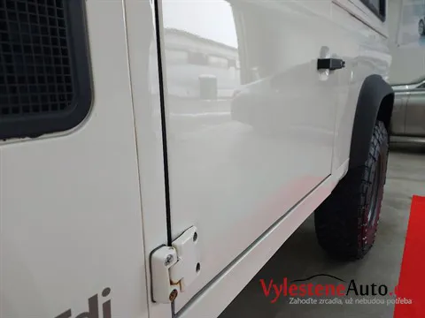 Land Rover Defender - Vícekroková renovace a ochrana laku