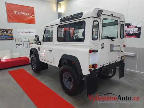 Land Rover Defender - Vícekroková renovace a ochrana laku