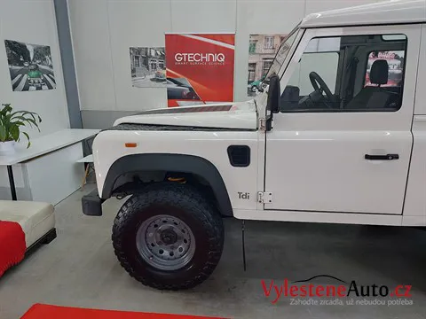 Land Rover Defender - Vícekroková renovace a ochrana laku