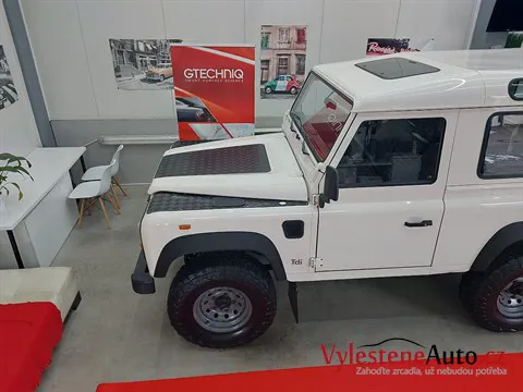 Land Rover Defender - Vícekroková renovace a ochrana laku