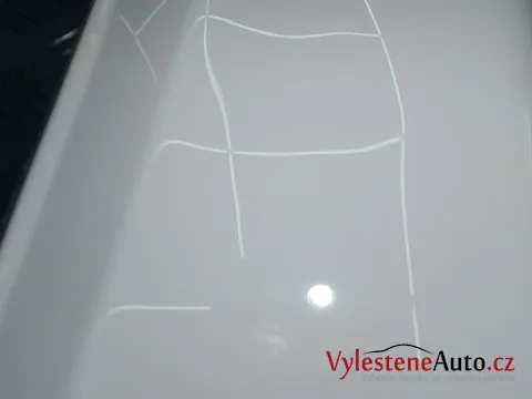 Land Rover Defender - Vícekroková renovace a ochrana laku