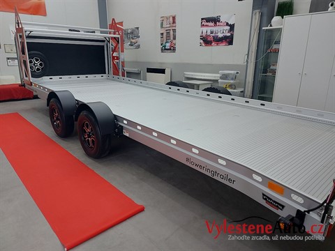 Vlek na přepravu sportovních automobilů