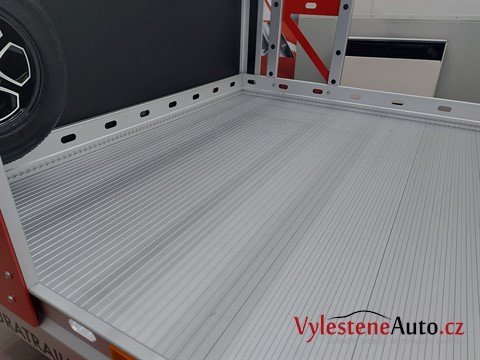 Vlek na přepravu sportovních automobilů