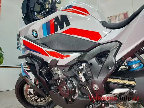 BMW M1000XR