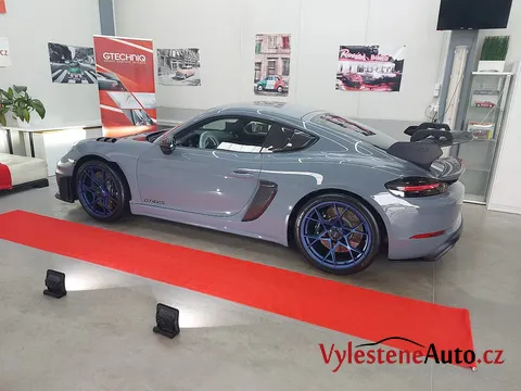 Porsche GT4 RS