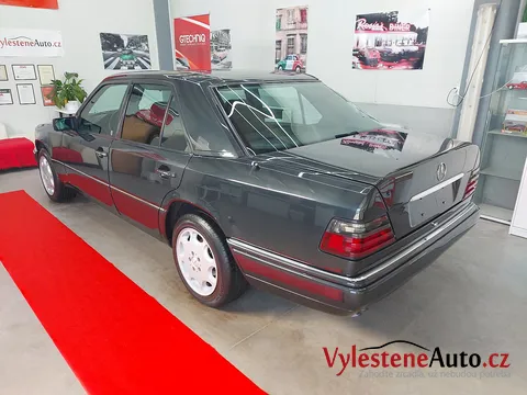 Mercedes-Benz W124 2.8