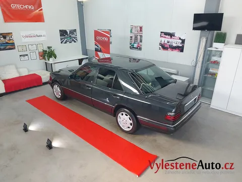 Mercedes-Benz W124 2.8