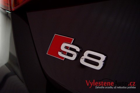 Audi S8 