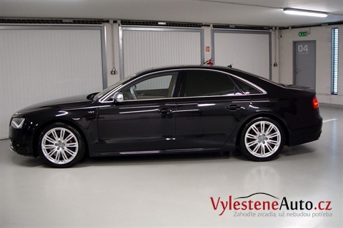 Audi S8 