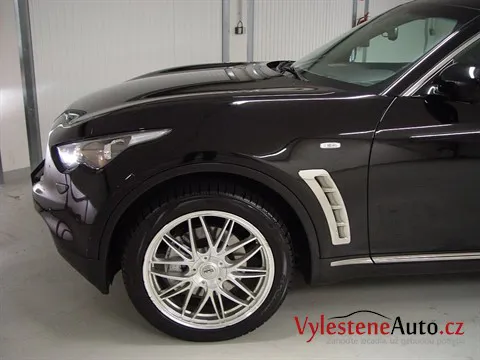 Infiniti QX70 - Renovace laku