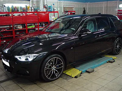 BMW 340i kombi - podzimní make up - detail 6