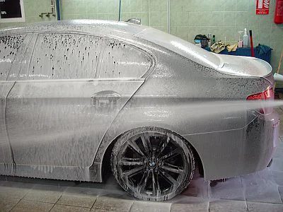 BMW 5 - renovace laku ve spolupráci s profesionálním servisem Auto - Mhill - detail 1