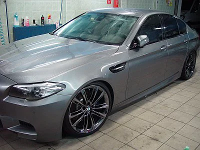 BMW 5 - renovace laku ve spolupráci s profesionálním servisem Auto - Mhill - detail 12