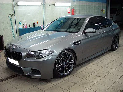 BMW 5 - renovace laku ve spolupráci s profesionálním servisem Auto - Mhill - detail 14