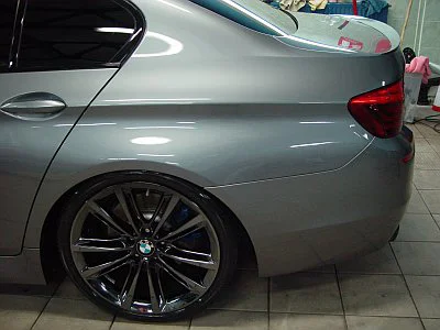 BMW 5 - renovace laku ve spolupráci s profesionálním servisem Auto - Mhill - detail 16