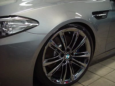 BMW 5 - renovace laku ve spolupráci s profesionálním servisem Auto - Mhill - detail 19