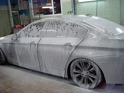 BMW 5 - renovace laku ve spolupráci s profesionálním servisem Auto - Mhill - detail 2