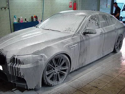 BMW 5 - renovace laku ve spolupráci s profesionálním servisem Auto - Mhill - detail 3