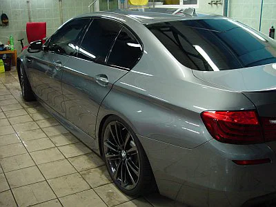 BMW 5 - renovace laku ve spolupráci s profesionálním servisem Auto - Mhill - detail 5