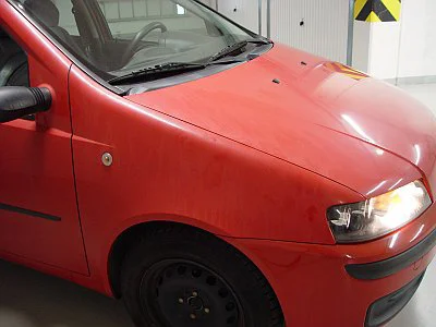 Fiat Punto II - základní rozleštění laku - PŘED a PO - detail 1